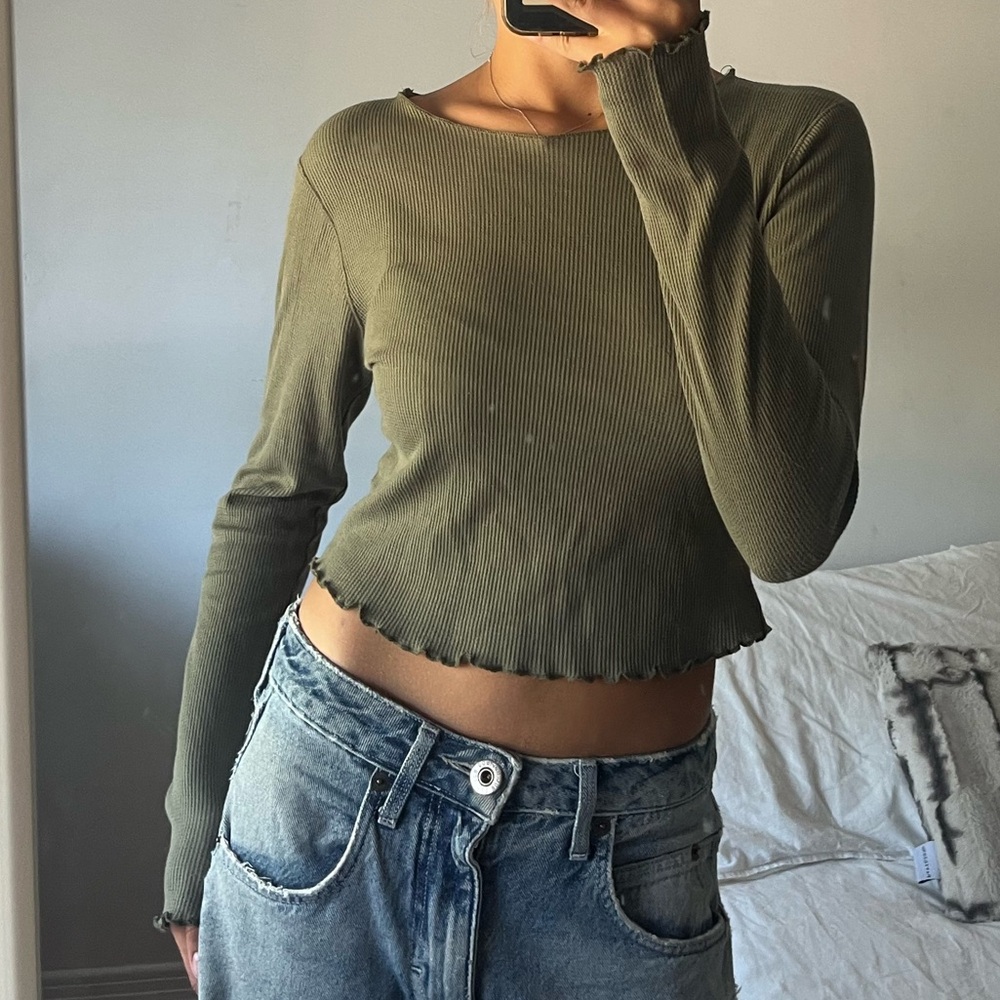 Bozzolo Olive Green Cropped Long Sleeve Top